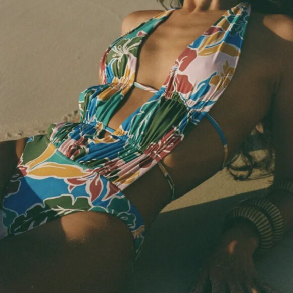 Stone Fox Swim Lucia One Piece Swimsuit in Fiesta Floral Size M - Picture 2 of 3
